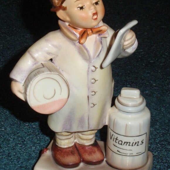 "The Little Pharmacist" #322 Goebel Hummel Figurine TMK6 With Box CHRISTMAS GIFT - Picture 3 of 10